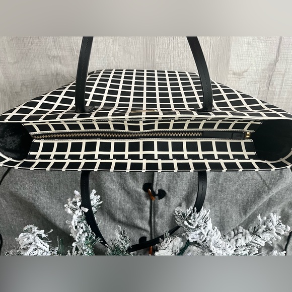 Kate Spade Black and White Tote - Picture 6 of 8